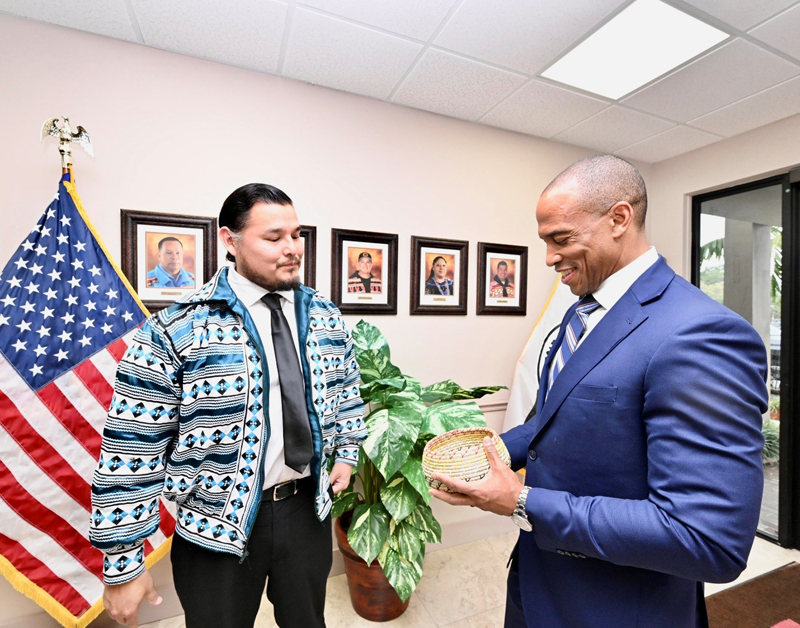 NLC Deputy Director, Kyle Doney, presents a hand-made Seminole basket to Secretary Turner.