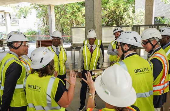 Secretary Turner, Senator Scott Visit Charleston Homeless Shelter